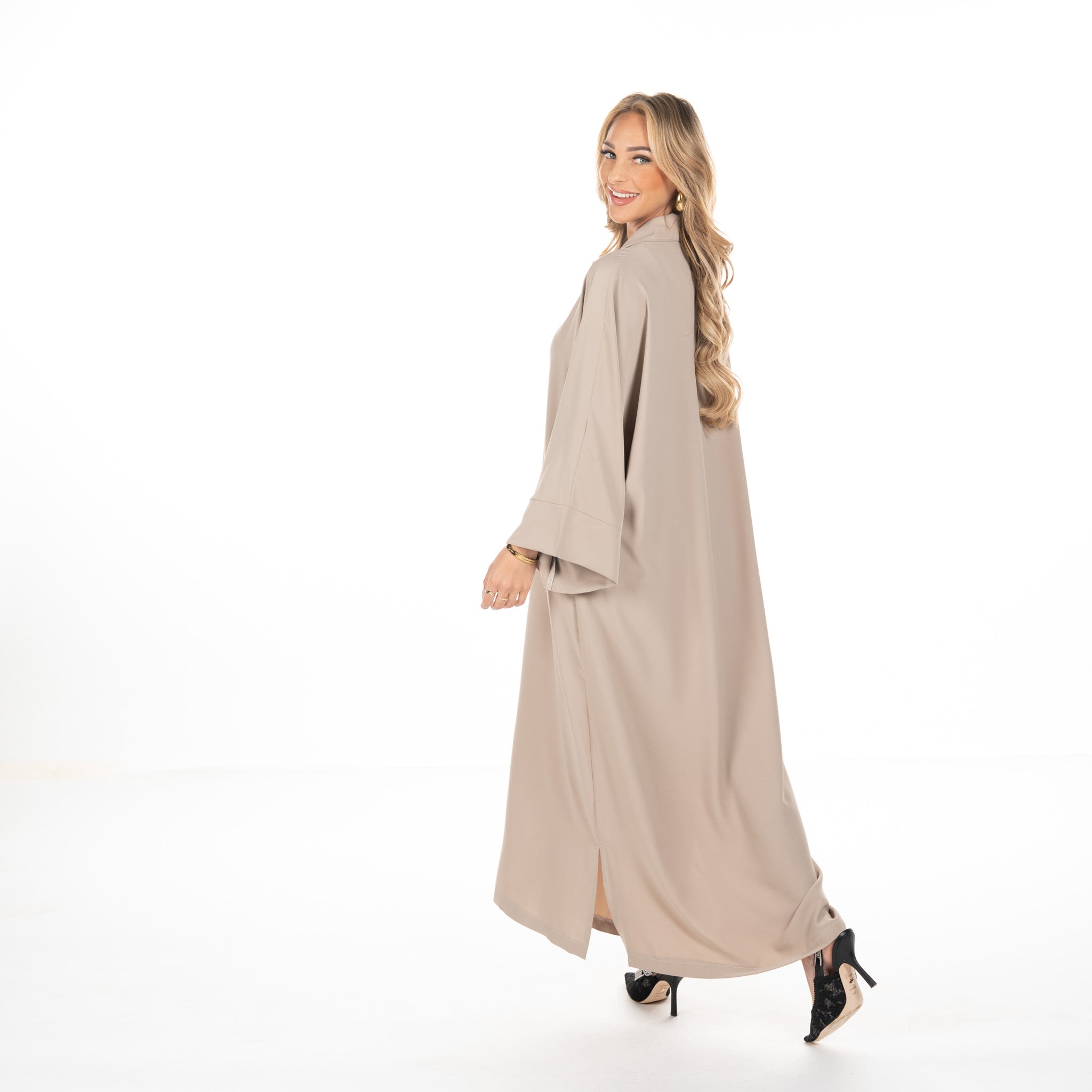 Abaya Sina Nude