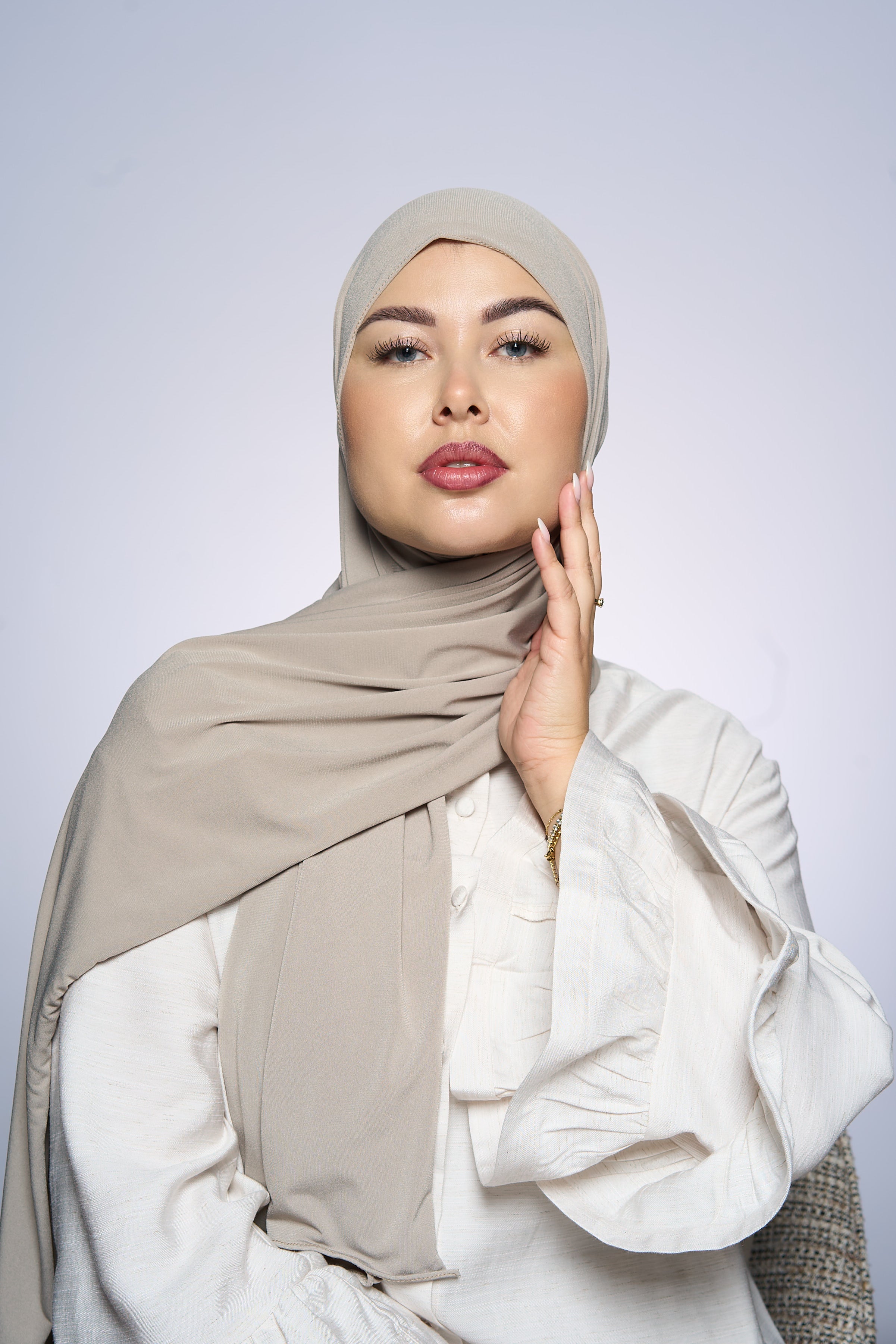 Premium Jersey Hijab Fin - Dark Almond